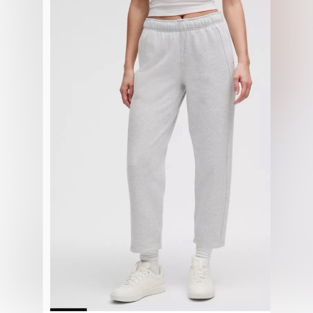 Lululemon light gray scuba mid rise tapered sweatpants, 7/8 length, small